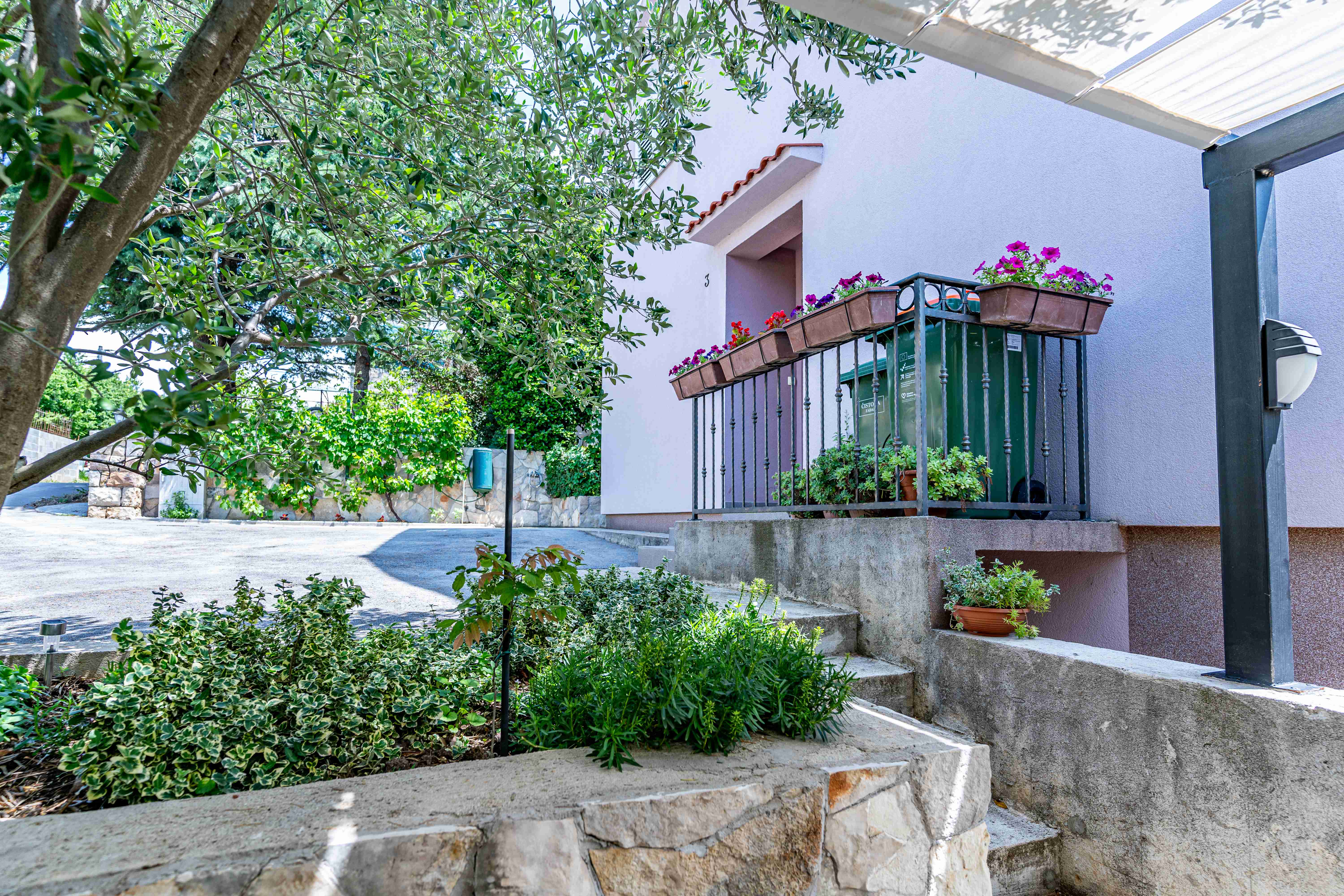 Dvorište Apartments Nina